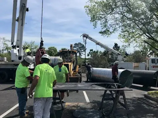 Sign installation crew using crane equipment by General Sign Service Corporation.